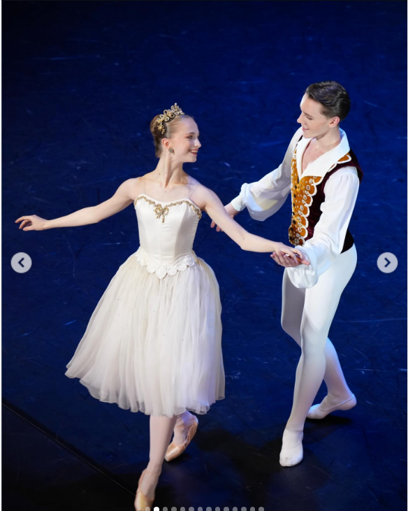 JungKook941892's tweet photo. 🩰 a performance of the ballet The Fountain of Bakhchisarai by the Hungarian National Ballet.The dancers pictured are Lilli Felméry and Gergő Ármin Balázsi.
#SpectacleEcoleDeDanse #OperaDeParis #Ballet
📸:sherlock_edoga https://t.co/hl3C805yXX