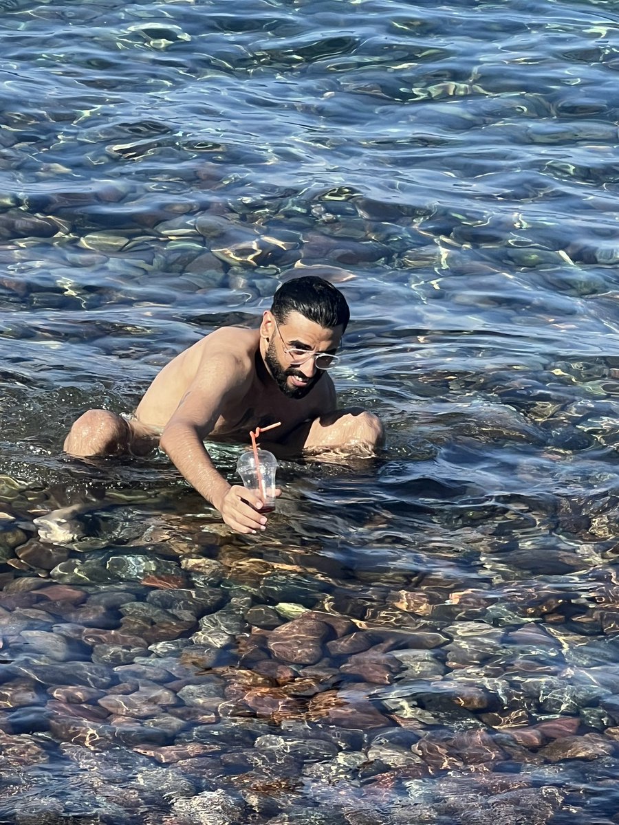 loaaygotit's tweet photo. missing the ocean https://t.co/aLeCW64zQr
