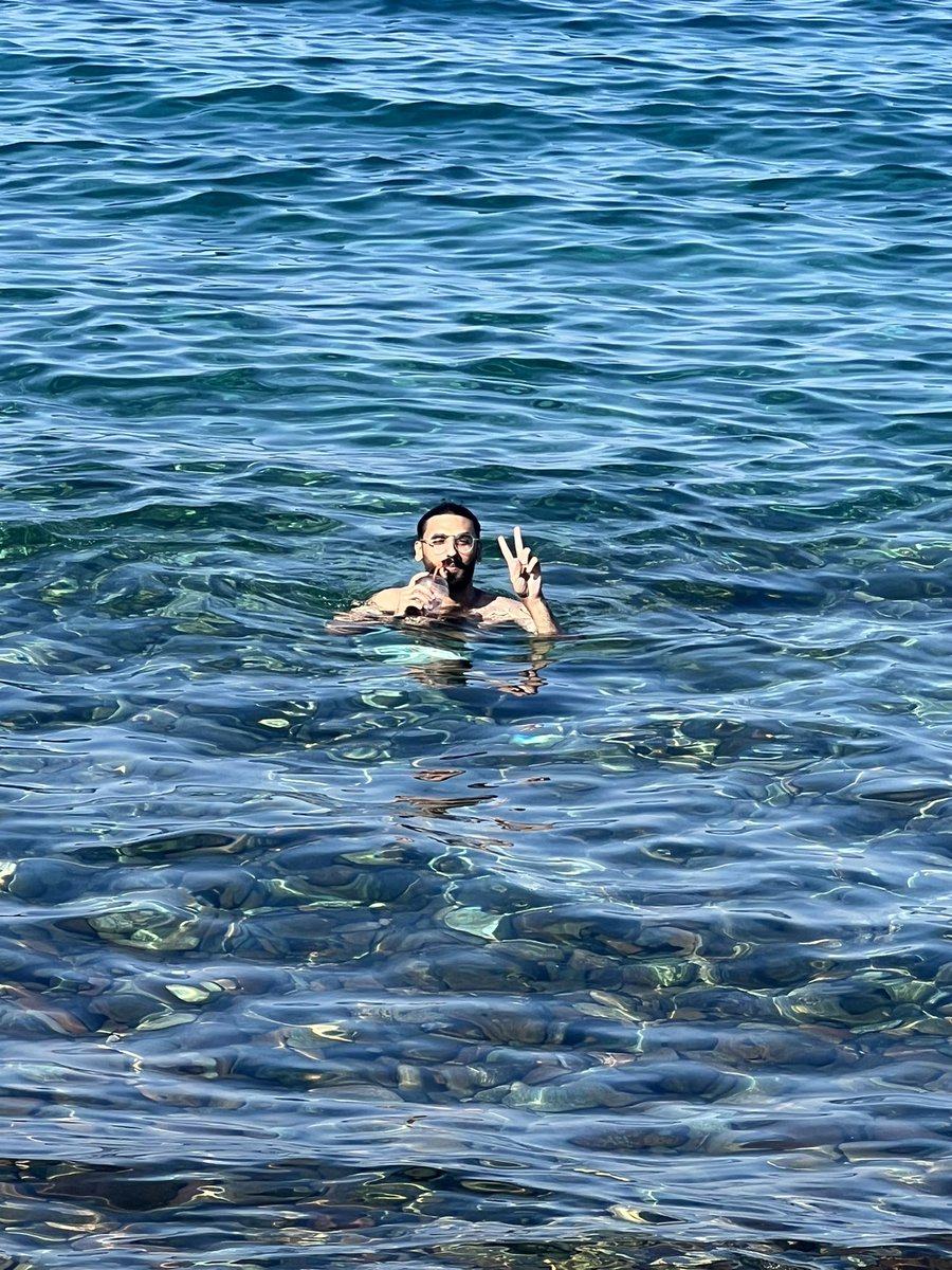 loaaygotit's tweet photo. missing the ocean https://t.co/aLeCW64zQr