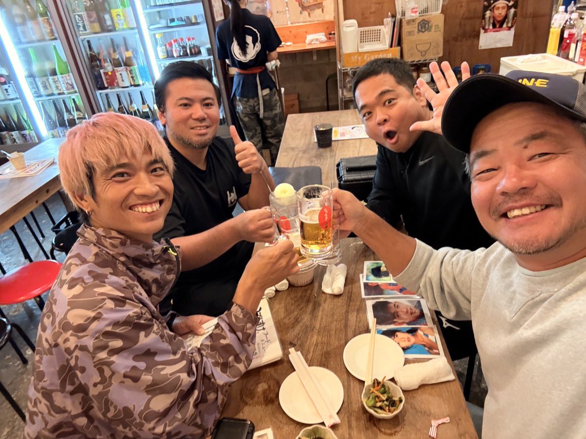 takecGames's tweet photo. 釣り系YouTuberと魚突き系YouTuberと世界的に有名な小説家とコザ呑み🍺 https://t.co/toPmMjqcS3