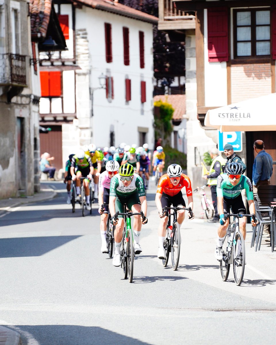 FilialCajaRural's tweet photo. 💨 Muy cerca de los triunfos en una #BidasoaItzulia en la que Caja Rural-Alea subió al podio como mejor equipo y se hizo con los maillots de mejor joven y montaña con Sergio Gámez

🔝 Además, Iker Pérez concluyó 5º y Nil Aguilera y el propio Sergio en el top 10.

📸 Óscar Blanco https://t.co/IfjCYhicai