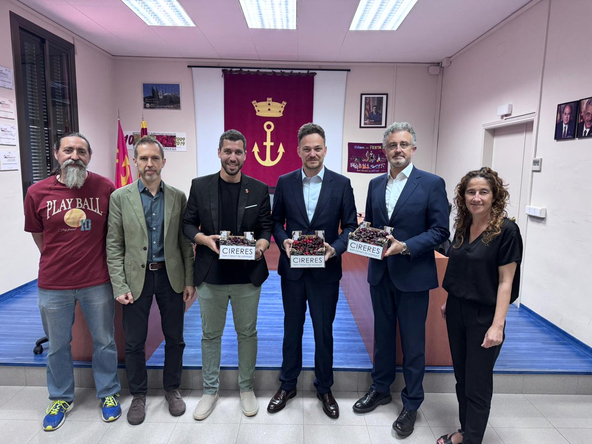 aiguesbcnclient's tweet photo. Renovem la nostra col·laboració amb @santcliment per fer possible la 50a edició de la Fira i Exposició de la Cirera de Sant Climent de Llobregat, que se celebrarà els dies 23 i 24 de maig.

Una cita emblemàtica que posa en valor el territori, la tradició i el comerç local. 🍒💧 https://t.co/lLGNTUyiNd
