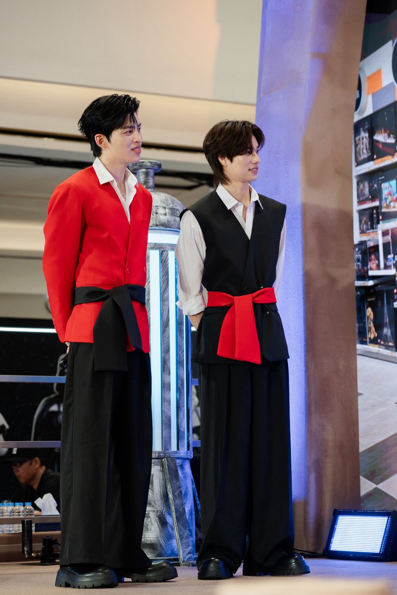 Siam_Paragon's tweet photo. เป็นแก้วเป็นแสงที่แท้
🪐 #PondPhuwin ร่วมงาน LEGO Star Wars™ Most Wanted ณ แฟชั่น ฮอลล์ ชั้น 1 สยามพารากอน
#ppnaravit #phuwintang
#LEGOTH #LEGOStarWarsTH
#LEGOSiamParagon https://t.co/PoJTbq38hb