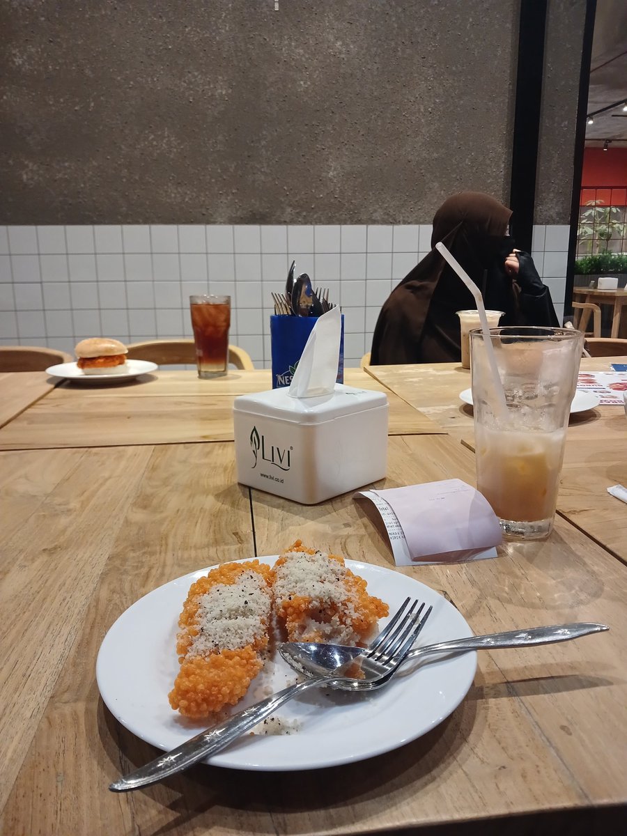 Cubasuta34's tweet photo. @erraent Wingz o wingz, ikan dori goreng https://t.co/HK3smLoBH0