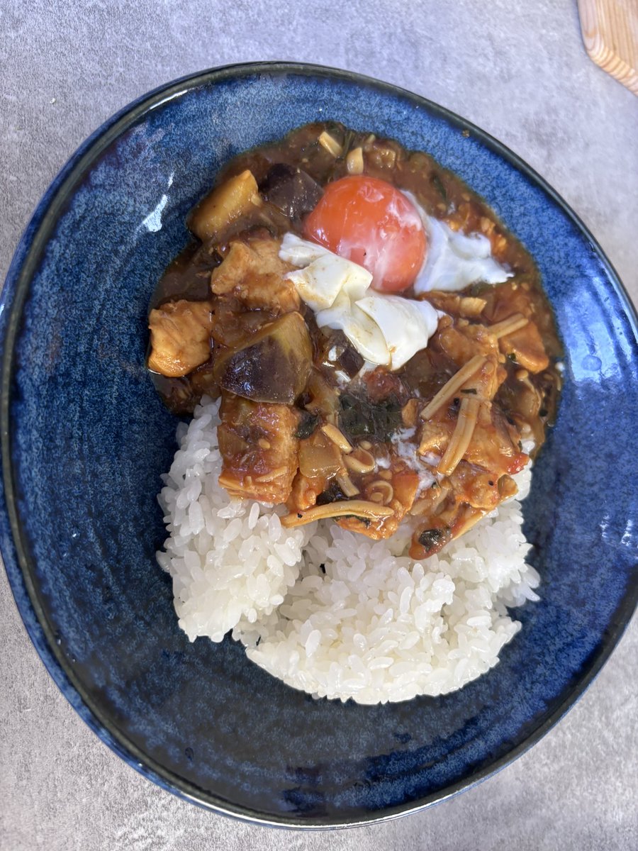 ibu1014's tweet photo. 無水カレー作った！うまい！
温泉たまごは大失敗！！ https://t.co/4lkzWANqa7