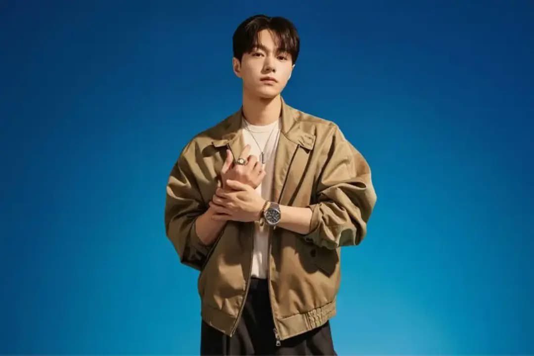 deidraj8's tweet photo. Elegance meets timeless style. Congratulations to Kim Myung-soo on becoming a Fossil brand friend. So proud of you L! ❤️❤️❤️ https://t.co/YOAfrlgnxm
