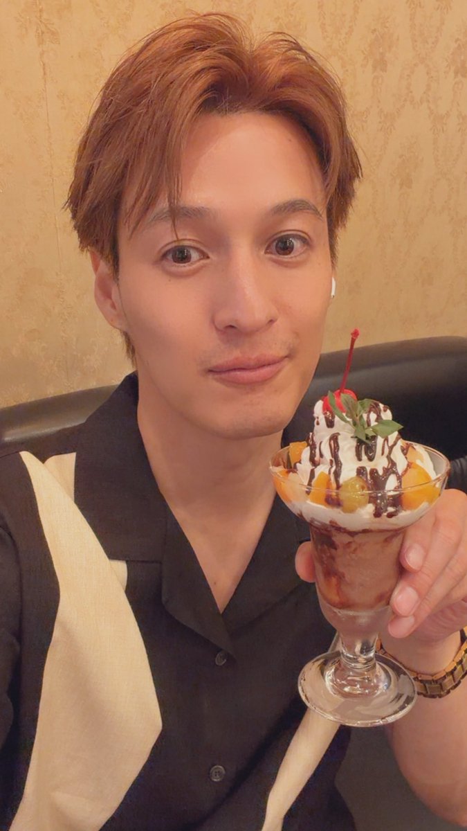 makoto_matsuri's tweet photo. カラオケで明日の最終確認で練習に入ったら誕生日月で無料でパフェ頂きました🍨

これで明日の生誕LIVE頑張れるそう‼️

明日みんなで最高のライブにしようね🎵

2部だけ当日券あるので悩んでる皆さん待ってます✌️ https://t.co/ZFAI8MQQ92