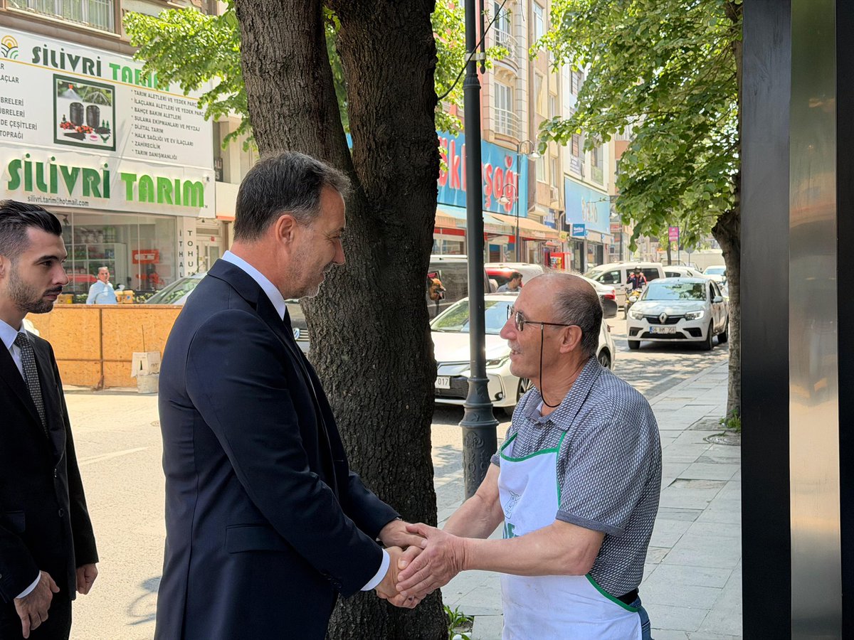 BBvolkanyilmaz's tweet photo. Silivri İlçe Başkanlığı ziyaretimiz öncesinde, hemşehrilerimize hayırlı günler dedik. https://t.co/KVsGbWeyPB