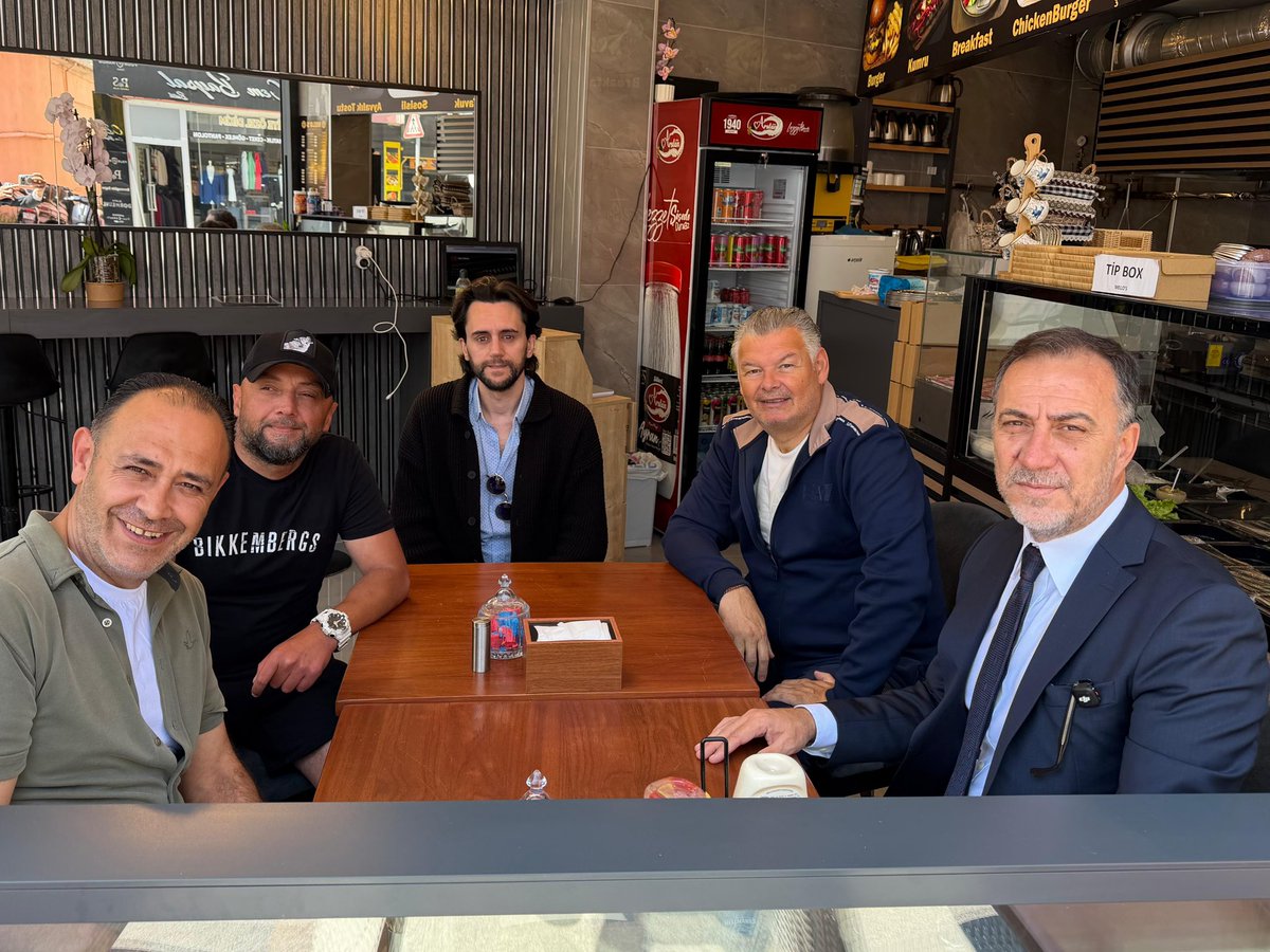BBvolkanyilmaz's tweet photo. Silivri İlçe Başkanlığı ziyaretimiz öncesinde, hemşehrilerimize hayırlı günler dedik. https://t.co/KVsGbWeyPB