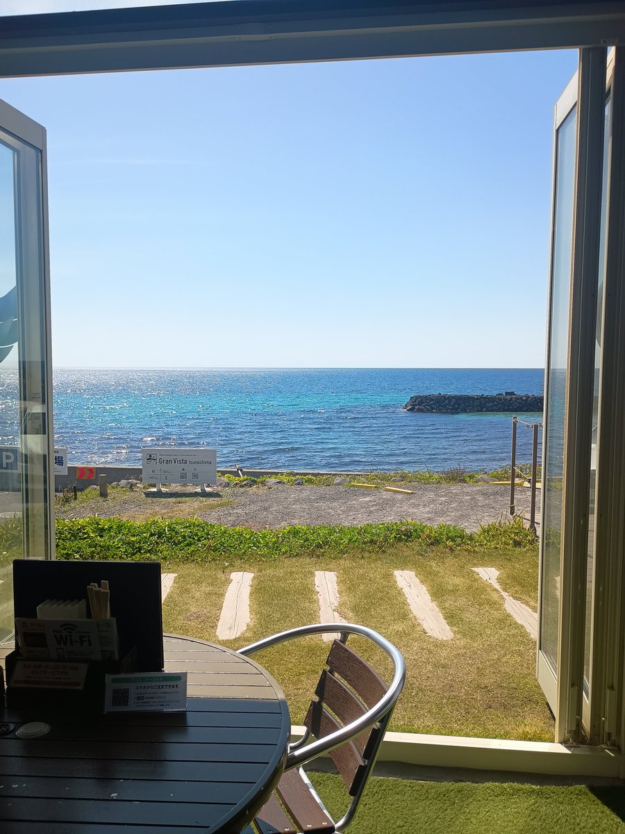 araratoshi's tweet photo. 今日は青い海が見たくなって、妻と山口県へ🚗🌊
角島、元乃隅神社を巡ってきました✨

ランチは Gran Vista tsunoshima の「ひらめの漬け丼」🐟
景色も料理も最高で、かなり癒やされた1日でした😊

#山口県 #角島 #角島大橋 #元乃隅神社 #海好き #ドライブ #夫婦時間 https://t.co/RsoUkuGjXa