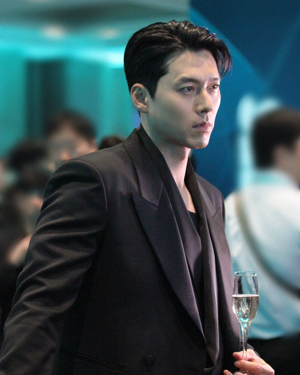 bangbinnie_'s tweet photo. จริตถือแก้วพี่บิน 🥂 จะละไม่ให้แซวลูกคุณหนูได้ไง https://t.co/Z3OMG0dVj2