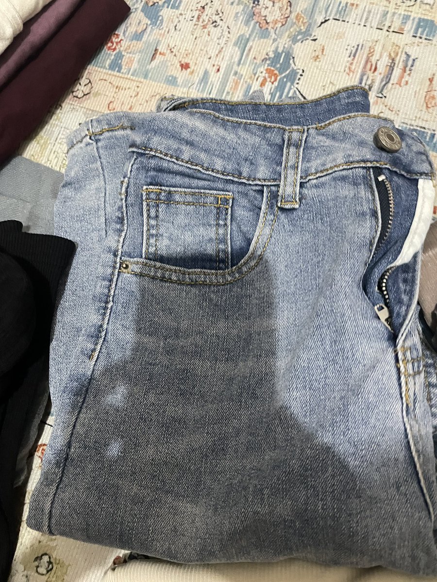 cruembless's tweet photo. @unicefess jual murah ajaa sampai jadi mau ngurangin baju https://t.co/cyjRVNuoOc