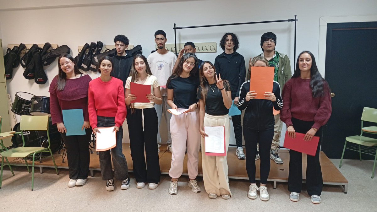 apr_ies's tweet photo. El 7 de mayo, celebramos el Día de la Democracia
Nuestro grupo motor fue el encargado de gestionar las votaciones.
Contamos con la visita de Álvaro Valdés, concejal del Área de Gobierno de Empleo, Formación y Contratación del @aytocartagenaes y  Gloria @presuparticartagena https://t.co/6yZeyFFITT