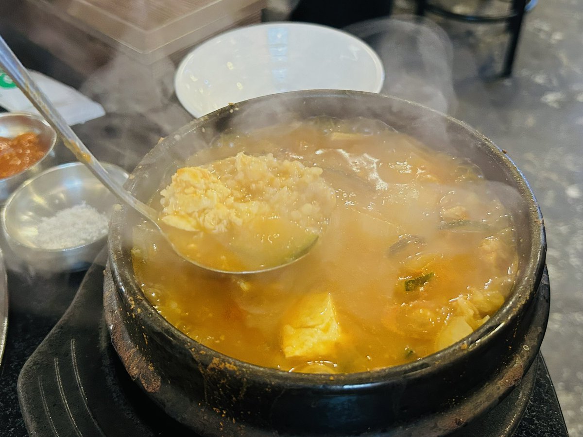DRB_eating's tweet photo. 📍합정역, 새벽숯불가든

고기가 쫀득하고 맛있었다. 껍데기 원래 안 먹는데 껍데기도 조금 먹음! 된장술밥 너무 뜨끈해서 연기가 구제가 안 됩니다… 하이볼도 팔아요. 굿굿! https://t.co/FqCJHSKAPG