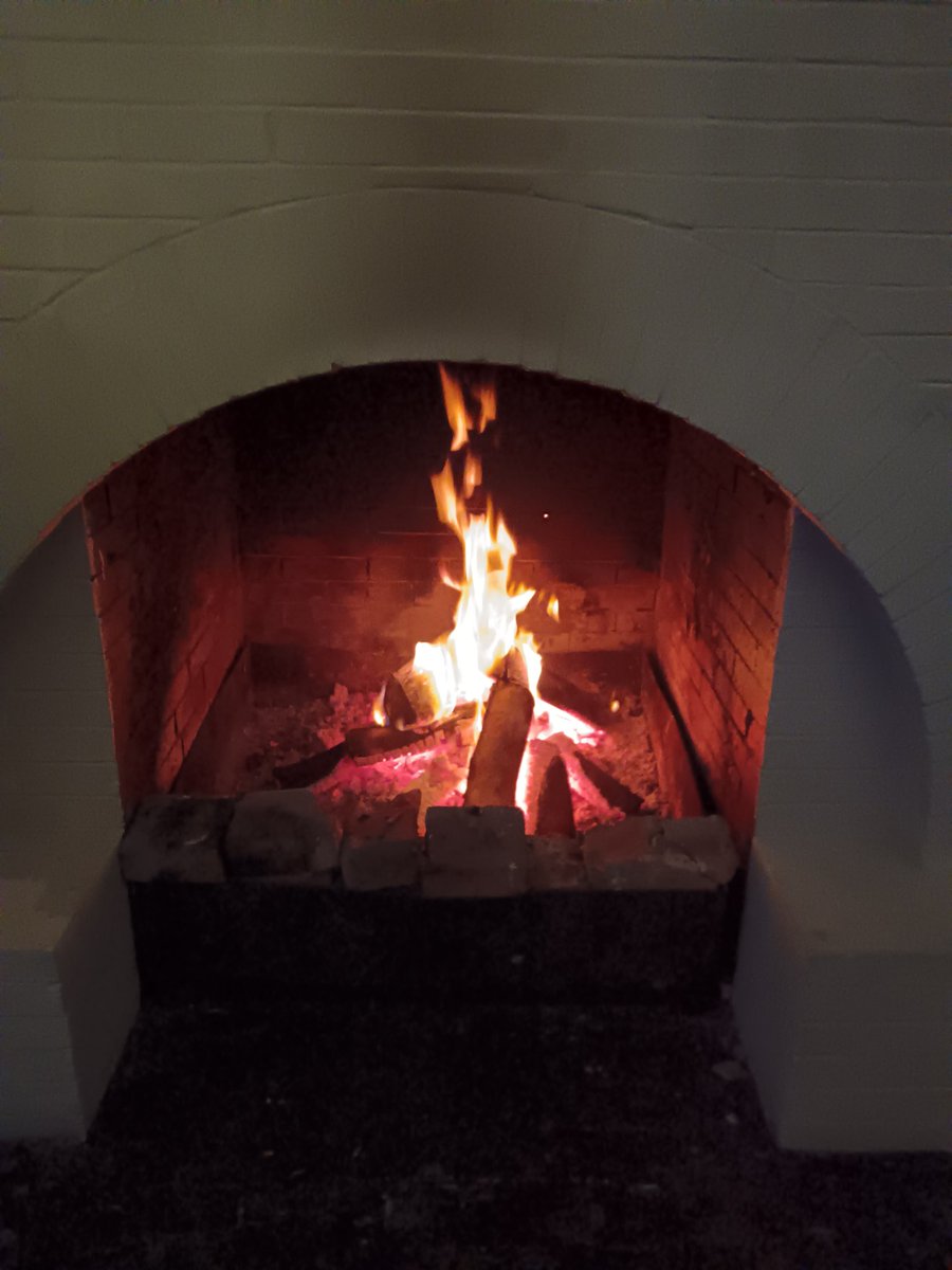 Werriefication's tweet photo. Na hoeveel karre en trokke wat van die pad af is en om gewaai is, bedaar ek in Caledon om liewers veilig te wees. Lekker by die kaggel in die weer. 🔥🌧️ Ou hotel, maar snoesig. https://t.co/RRPKLkOhZG
