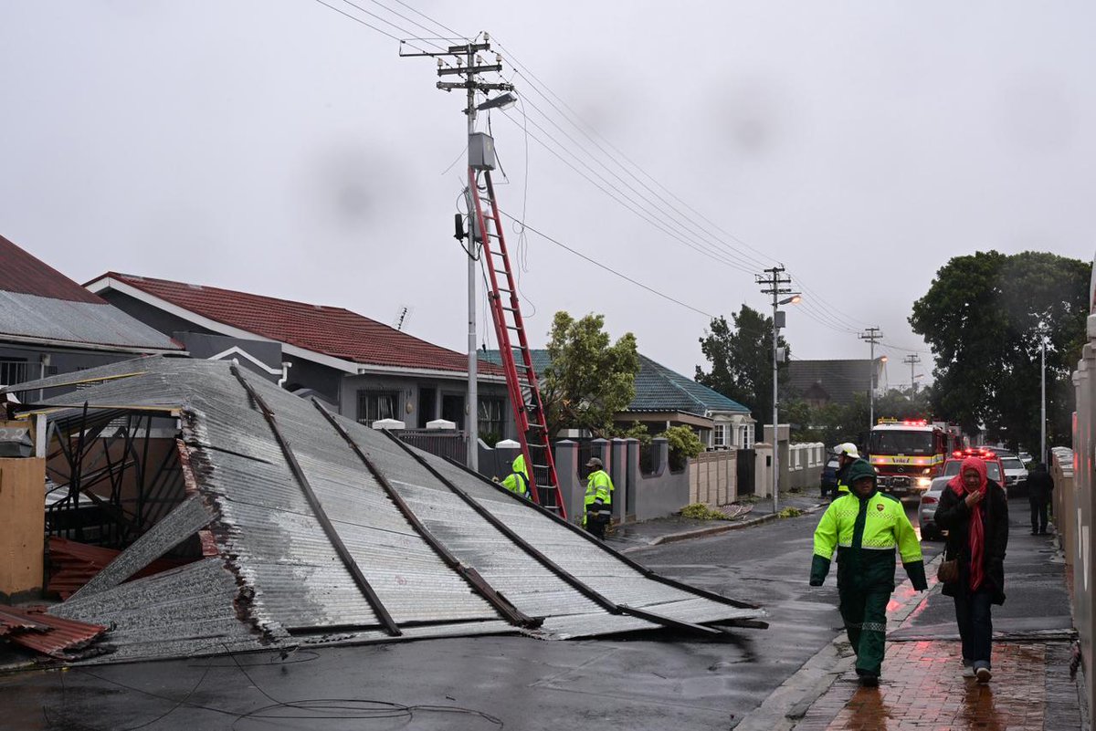 CityofCT's tweet photo. ⚠️ WEATHER and SERVICE UPDATE ⚠️

The City is currently attending to multiple weather-related incidents across various areas, including flooding, fallen trees, electricity outages, water outages, damaged traffic lights, and roofs blown off due to severe weather conditions. https://t.co/7STgUIDhxS