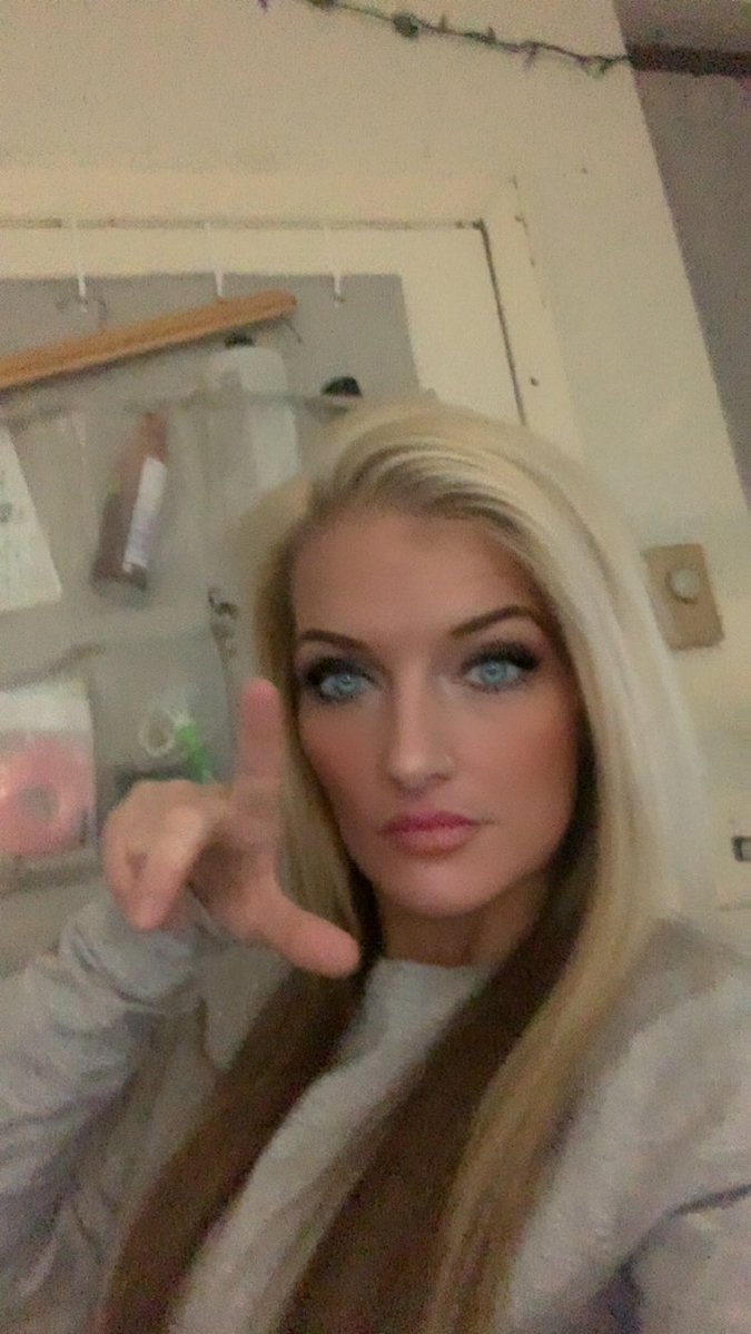 Scarlet Sinclair tweet media