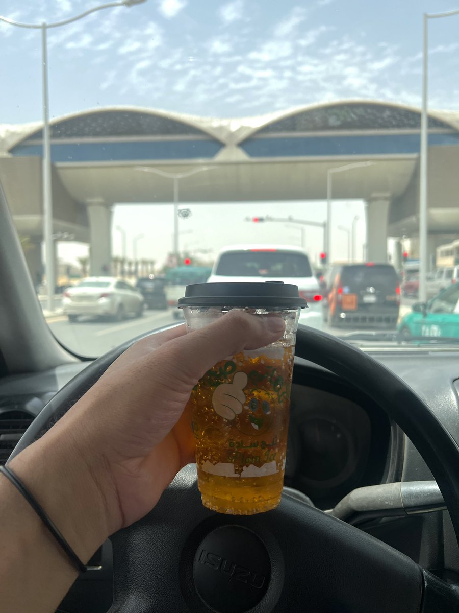 kuchai_78's tweet photo. 40°C outside… only ice and energy can save me 🌚❄️
#40Degrees #SummerHeat #IceCold #EnergyDrink https://t.co/eiEUW3lisR