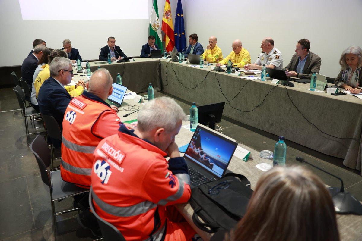 El consejero de <a href="/InteriorJunta/">Consejería de la Presidencia y Emergencias</a>, <a href="/antoniosanz/">Antonio Sanz Cabello</a>, preside hoy el Comité Asesor Regional del Plan Infoca de inicio de Campaña. Con representación de todas las administraciones, en él se han presentado los medios materiales y personal integrante en la época de peligro ALTO de incendios