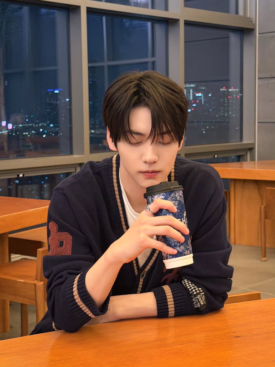 [260511] #soobin (@.page.soobin) instagram

“#.ad #.chagee 🥤”