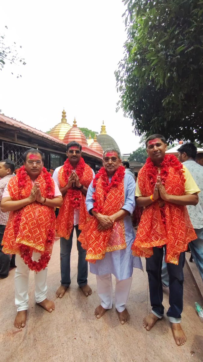 UpendraKushRLM's tweet photo. कल गुवाहाटी में होने वाले असम सरकार के शपथग्रहण समारोह में शामिल होने के लिए प्रवास के  दौरान मां कामाख्या का दर्शन हुआ, आशीर्वाद मांगा और शहर में कई गणमान्य लोगों, पुराने इष्टमित्रों, विस���तारित अपने परिवार के घनिष्ठ सदस्यों, सगे संबंधियों आदि से मधुर मुलाकातें हुईं। https://t.co/nFHWVuESQl
