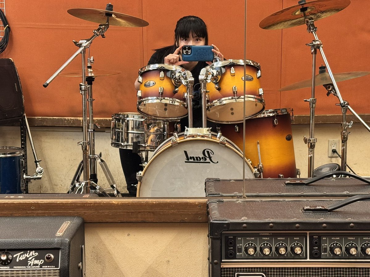 itsuki_drums's tweet photo. スタジオ🔚

ドラムセットに埋もれる
ちっちゃ可愛い美少女になりたい人生だった😇
まぁそれは来世に託すわ🫶 https://t.co/49y2gfEsyi