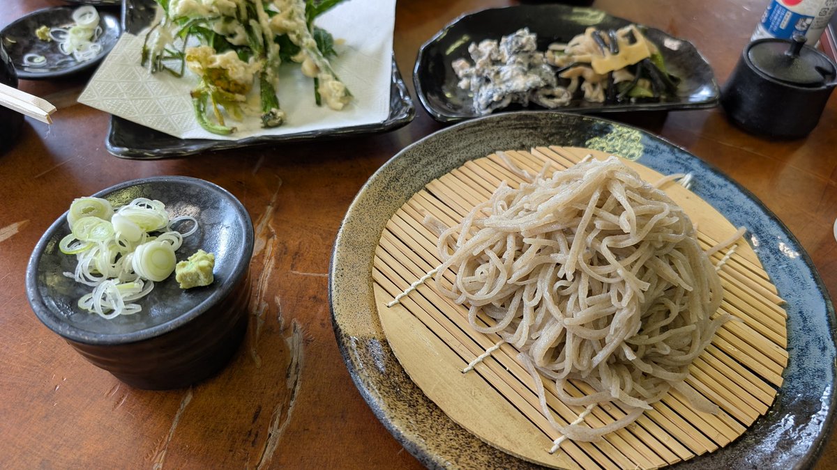 COOcyan's tweet photo. 手打ち蕎麦平石亭さん。
蕎麦とうどんを頂きました。
冷たくて美味しいです。
蕎麦湯も美味。
#蕎麦
#うどん
#バイク https://t.co/6NFFl4lX9c