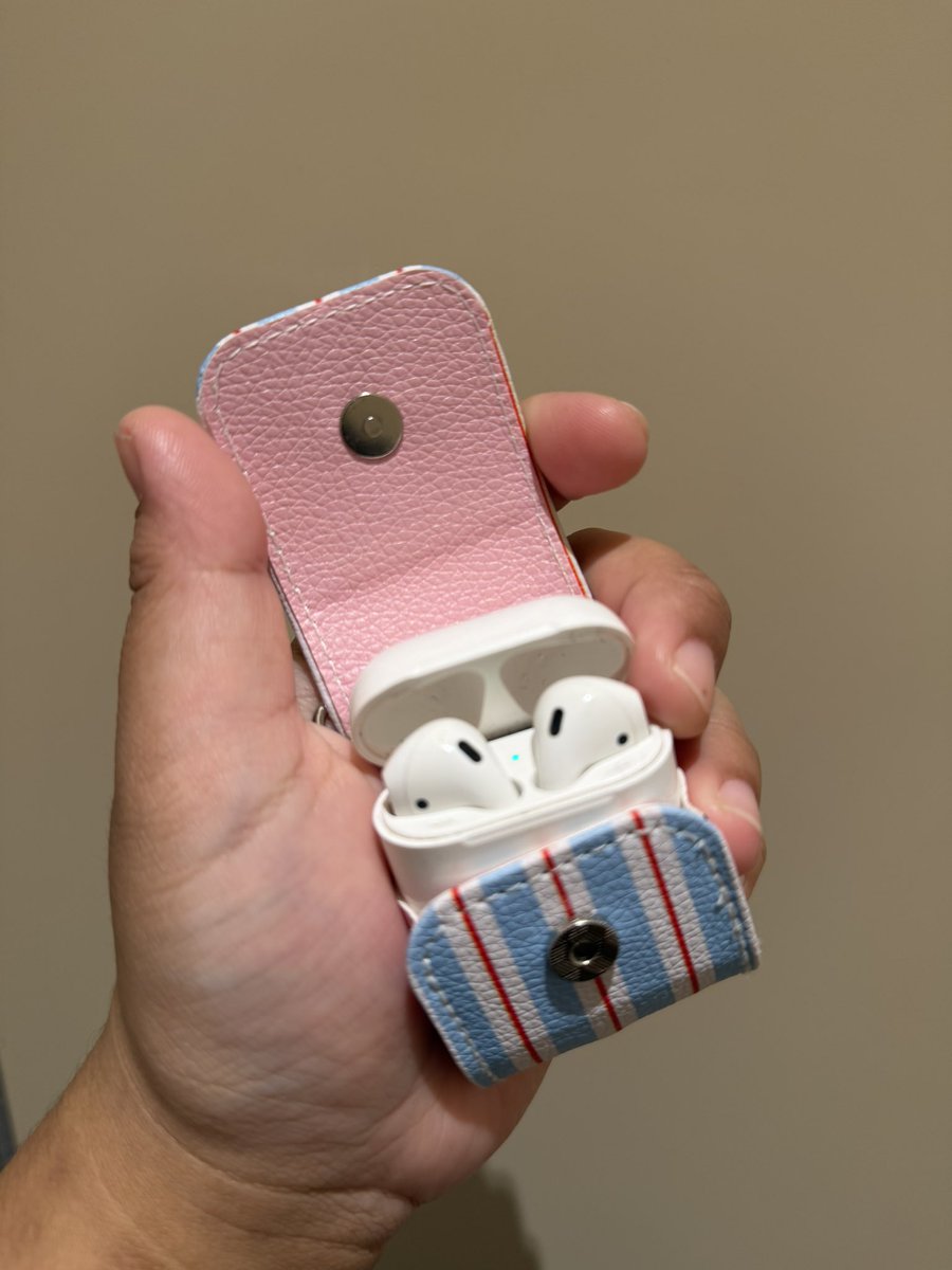 mijigo4's tweet photo. #ส่งต่อแอร์พอตส่งต่อ #airpod2 
700รวมส่ง นัดรับคลอง1รังสิต
มีกล่อง+สายชาจ+เคส
ฟังได้ปกติแบตไม่เสื่อม
#ส่งต่อairpod #ส่งต่อแอร์พอต #แอร์พอต #หูฟังไอโฟน #ส่งต่อairpods #airpodมือสอง #airpodมือ2 https://t.co/NGwZo9vpGU