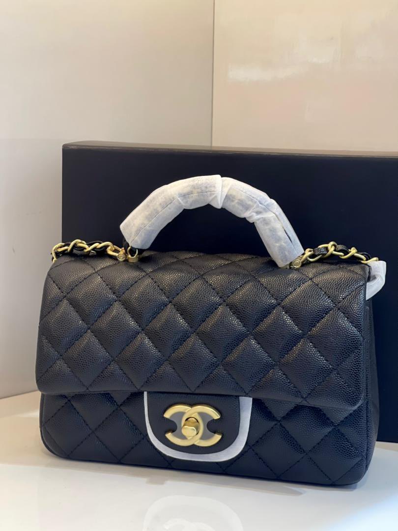 urfashionvogue's tweet photo. Chanel high grade luxury

Price:100,000 https://t.co/D8DbRUFcRE