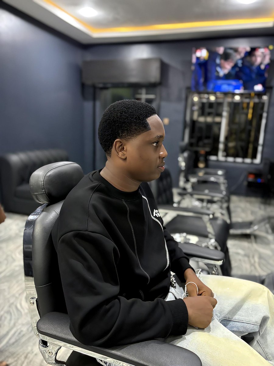 LU✂️ZIREE CUT tweet media
