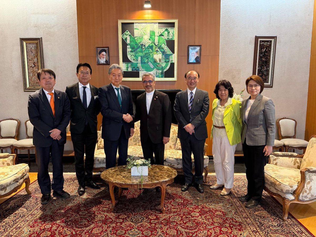 本日午後4時30分から鳩山元総理と共に、イラン大使館を訪問。セアダット大使と面談。1時間30分ほどの意見交換だった。ホルムズ海峡の航行については、個別の船ごとに日本政府からイラン政府に要請があれば、必要な配慮をする用意がある、との大使の発言があった。
