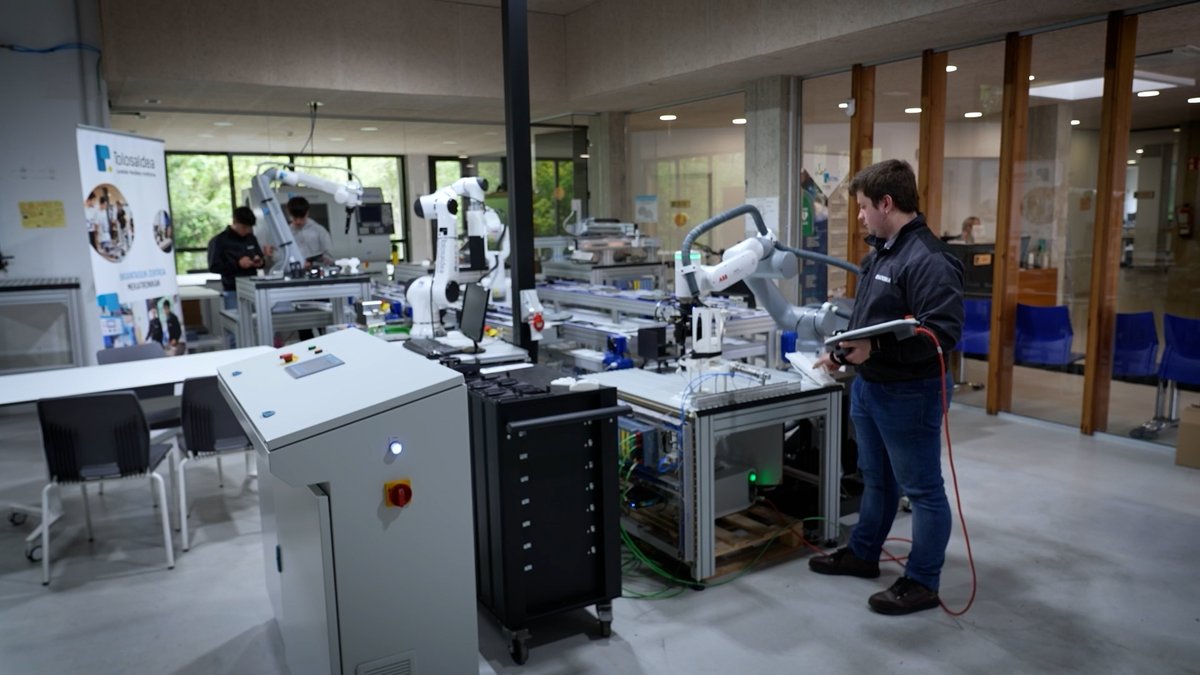 Teknopolis_etb's tweet photo. 📣Ya está disponible el programa "Industria 5.0: El regreso del factor humano":

🗣️ Hablaremos con la doctora Miren Illarramendi. 
👩‍🏭Visitaremos las fábricas de aprendizaje impulsadas por @tknika  
👉 Conoceremos el proyecto #Revir de
@MUnibertsitatea  
📺https://t.co/h78cvrliGx https://t.co/EiUHDJR2yy