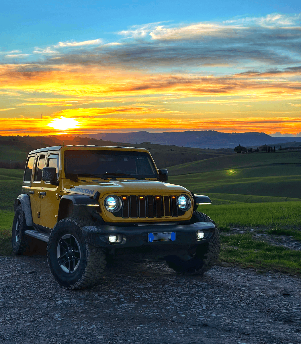 Jeep_People's tweet photo. A new level of peace of mind 💛 Big shoutout to @_maverick1696_  and their Wrangler for gracing our feeds🌅

#Jeep #JeepWrangler #JeepLove https://t.co/jC7sE6MT5Y