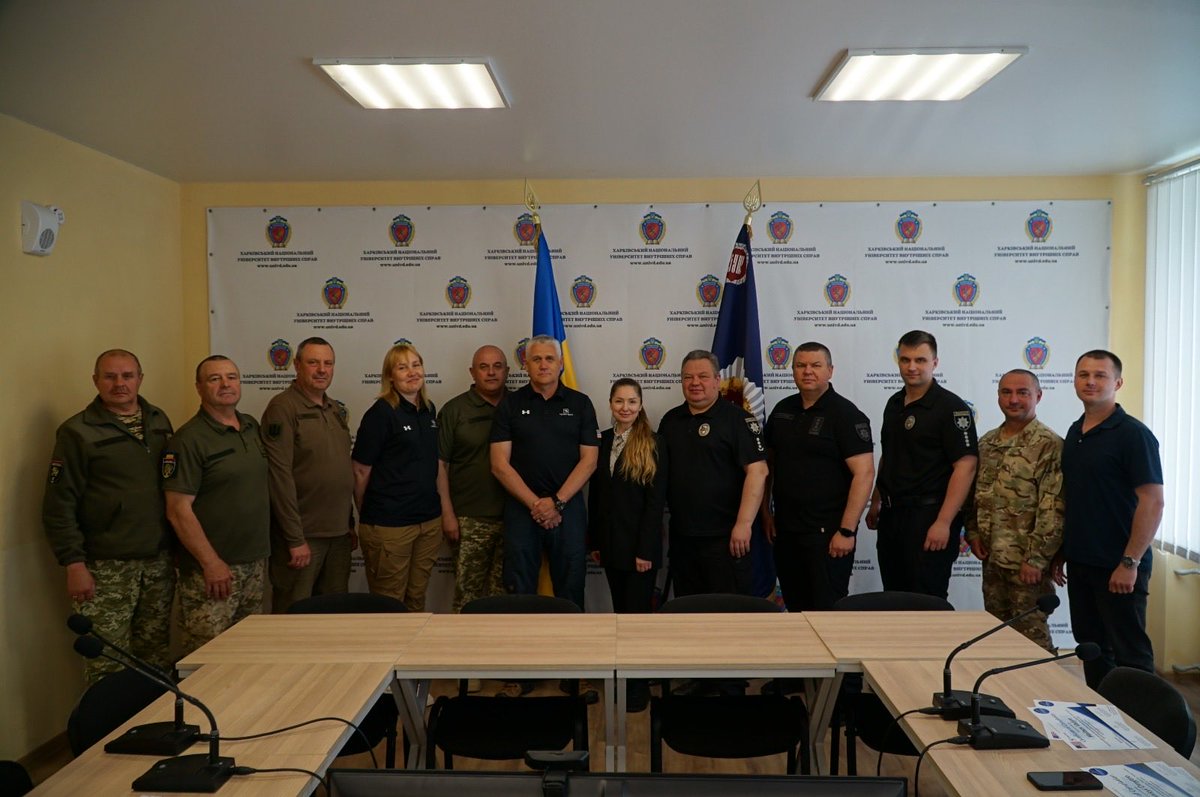 У ХНУВС завершився курс підготовки інструкторів з мінної безпеки та ідентифікації вибухонебезпечних предметів 💣

✅ Учасники успішно склали фінальний іспит і отримали сертифікати EHAT-T3 📜

🤝 Навчання відбулося у межах міжнародної співпраці МВС України та Держдепартаменту США
