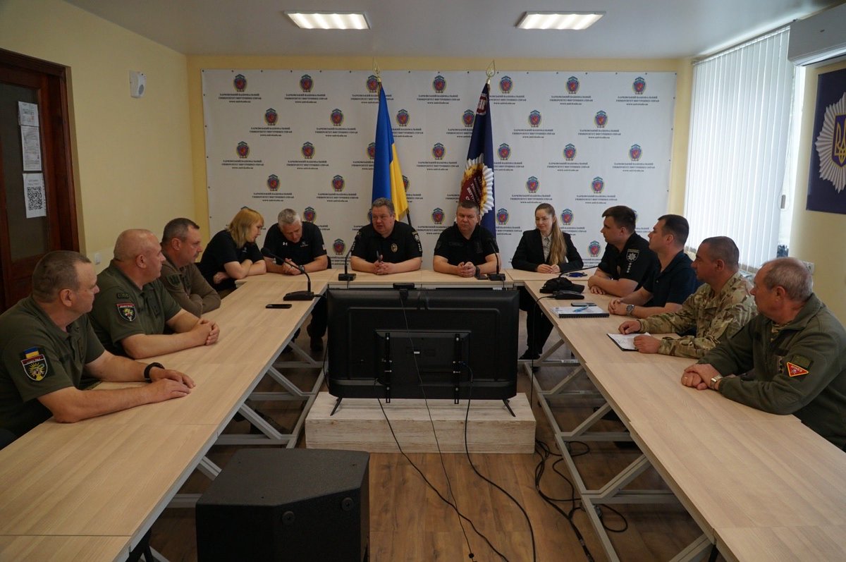 khnuvs's tweet photo. У ХНУВС завершився курс підготовки інструкторів з мінної безпеки та ідентифікації вибухонебезпечних предметів 💣

✅ Учасники успішно склали фінальний іспит і отримали сертифікати EHAT-T3 📜

🤝 Навчання відбулося у межах міжнародної співпраці МВС України та Держдепартаменту США https://t.co/hnOuQLqW5q