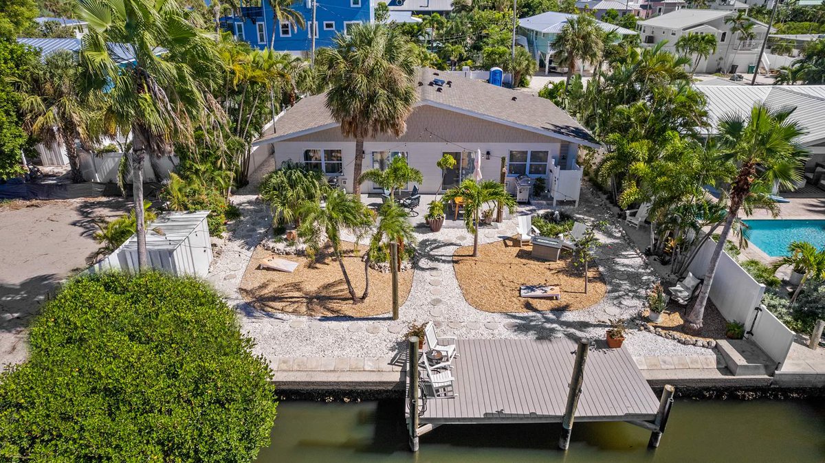AnnaMariaLifeVR's tweet photo. Find Your Lost Shaker Of Salt 🧂 at The Salty Marlin A on Beautiful Anna Maria Island! https://t.co/4DgOpu0vqW 2 Bd | 1 Ba | North End Canal Home| Shared Patio | Shared Dock | Patio Dining &amp; Shared Firepit  &amp; Cornhole!  #AnnaMariaIsland #VacationRental https://t.co/acGpnHLdDK