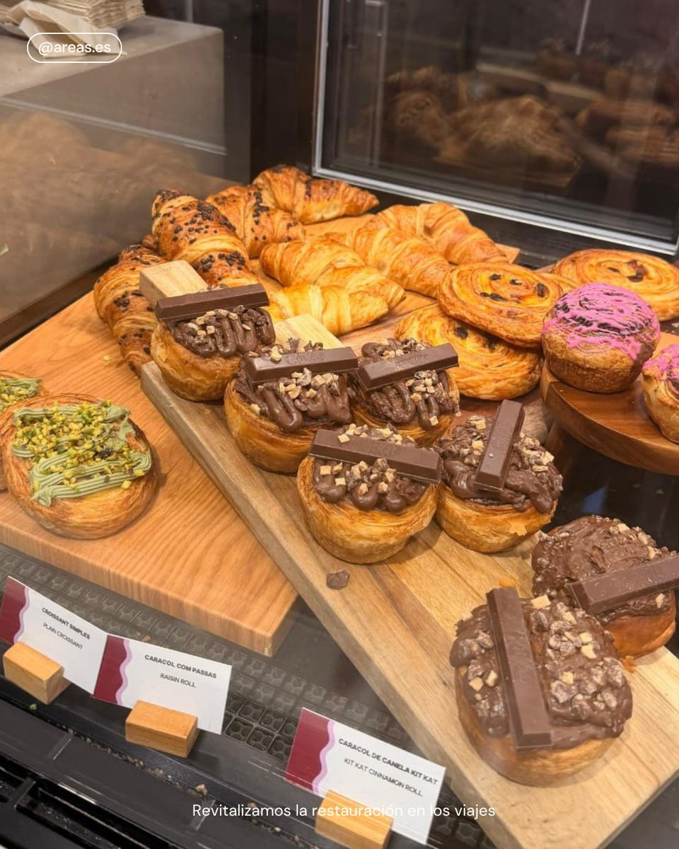 Areas_ES's tweet photo. Las mejores ideas empiezan alrededor de una mesa… o de un buen café ☕✈️

En el Aeropuerto de Faro, nuestros equipos de I+D de Producto, Marketing y Operaciones descubrieron las nuevas propuestas de @CostaCoffee, probaron sabores y compartieron ideas para cuidar cada pausa del viajero.

Gracias a todos los equipos implicados y a Costa Coffee por seguir creciendo juntos.

#CostaCoffee #AeropuertoDeFaro #AirportExperience