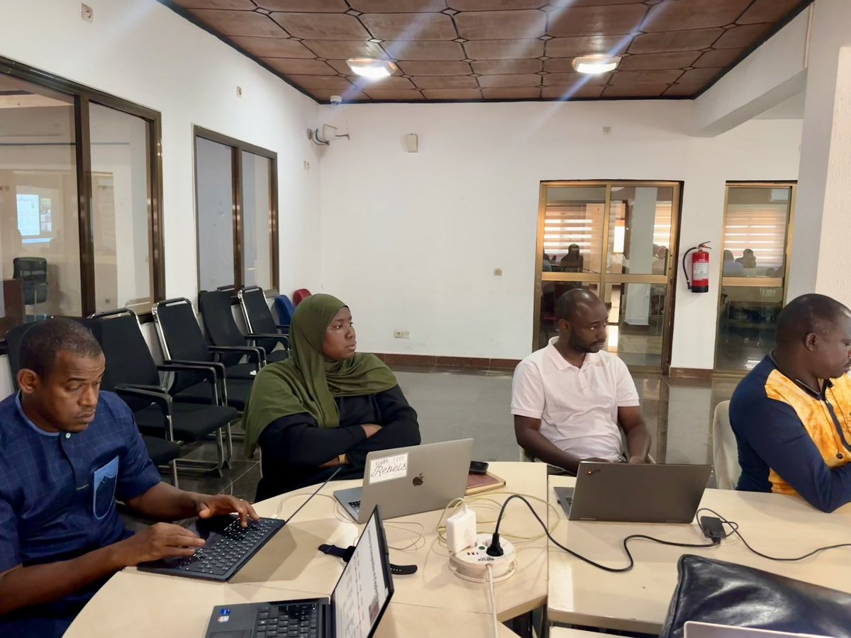 CodecGuinee's tweet photo. Les 5 et 6 mai 2026, le CODEC a organisé un webinaire sur la transition énergétique et la responsabilité des entreprises dans les chaînes de valeur mondiales.
Deux jours d’échanges enrichissants autour des expériences de la RDC et des cadres juridiques internationaux. https://t.co/Vh0MOHmjWb