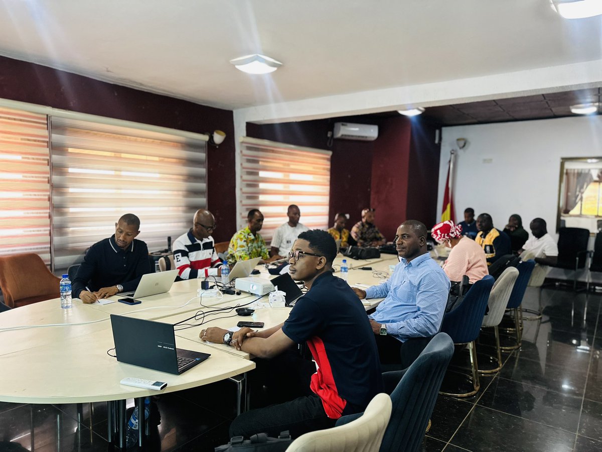 CodecGuinee's tweet photo. Les 5 et 6 mai 2026, le CODEC a organisé un webinaire sur la transition énergétique et la responsabilité des entreprises dans les chaînes de valeur mondiales.
Deux jours d’échanges enrichissants autour des expériences de la RDC et des cadres juridiques internationaux. https://t.co/Vh0MOHmjWb