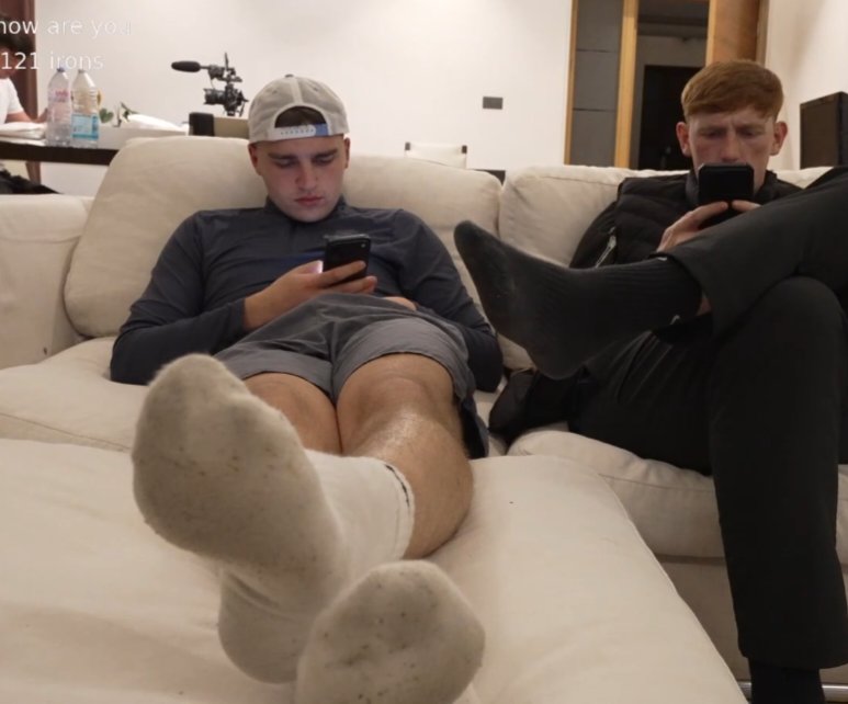 Feetofcelebz's tweet photo. POV: On your knees giving Tays a foot massage🙇‍♂️👑🦶 https://t.co/fxwJBqFAZR