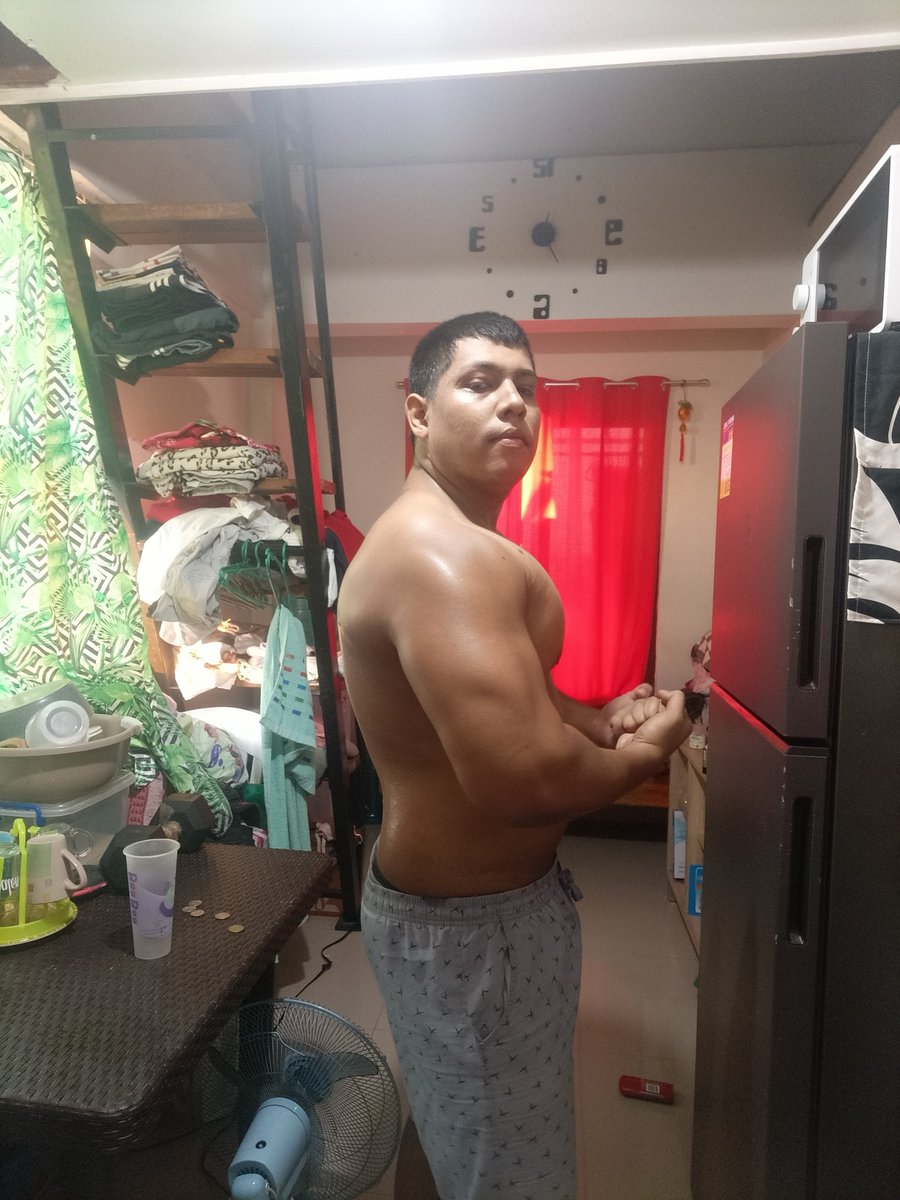 DADDYPIPINO's tweet photo. katapos ko lang mag Gym💪🏾 https://t.co/t14eXJHoBF