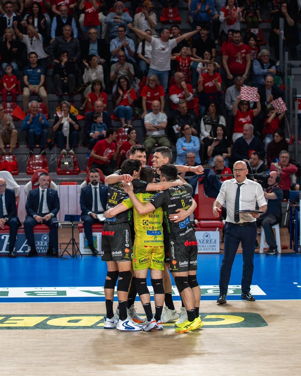 auro 🧡 CAMPIONI DEL MONDO tweet media