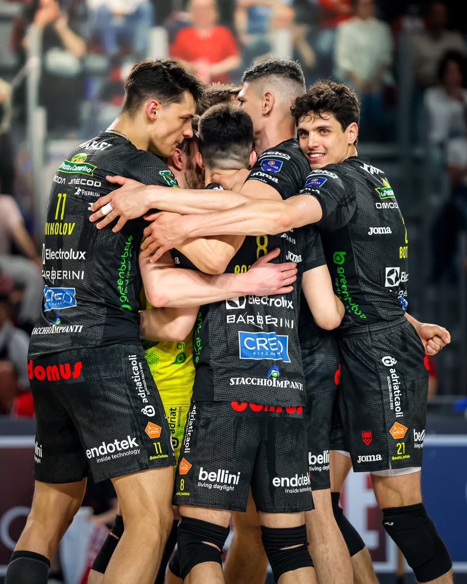 auro 🧡 CAMPIONI DEL MONDO tweet media