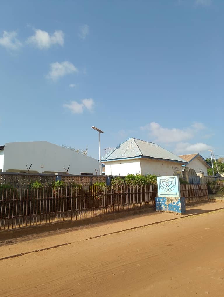 TrackaNG's tweet photo. In Oct 2024, N67.1m was paid to RAIS INVESTMENT LTD for the Provision of Solar Streetlight to 4 Location of Umaru Sht Model School, Bida and 4 Usra International School, Bida LGA, Niger state. 

We tracked and report that a minimum of 10 solar streetlights have been installed per school, totaling 30 solar street lights across the three locations.