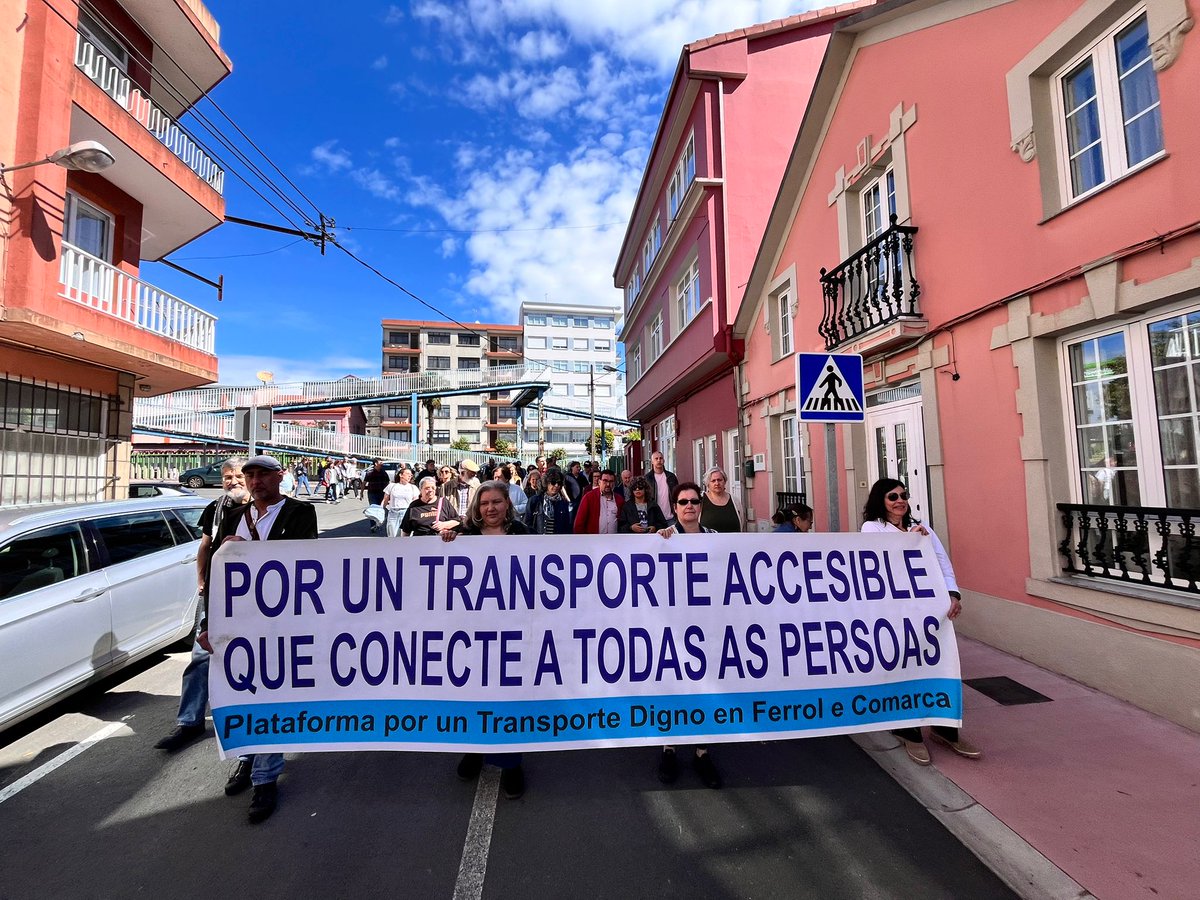 psoeacoruna's tweet photo. O sábado estivemos, unha vez máis, xunto ó Foro Cidadán polo Ferrocarril para esixir transporte digno nas comarcas de Ferrol, Eume e Ortegal 🚄

@Bernardo_FerPi, secretario xeral provincial e alcalde de Pontedeume, acudiu xunto a compañeiros e compañeiras socialistas da bisbarra https://t.co/bdlBQKWJkU