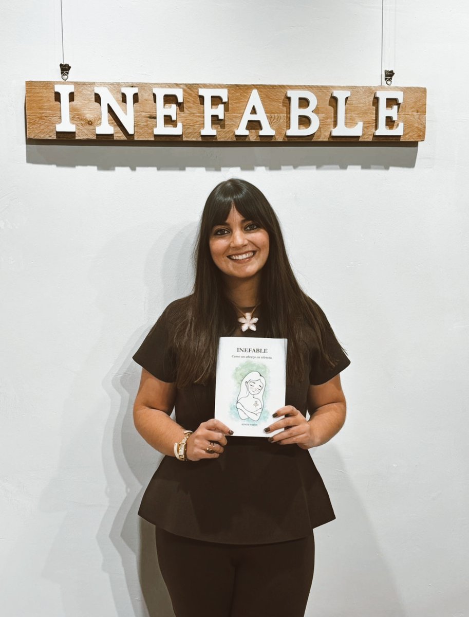 EapsCentro's tweet photo. 'Inefable: como un abrazo en silencio' es el poemario de Sonia Simón,  psicooncóloga de Carena, nacido de su propia experiencia con la enfermedad.
El libro recorre momentos como el impacto de las malas noticias, la proximidad de la muerte,  las p��rdidas, el apoyo de la familia... https://t.co/a47dSFLMwX