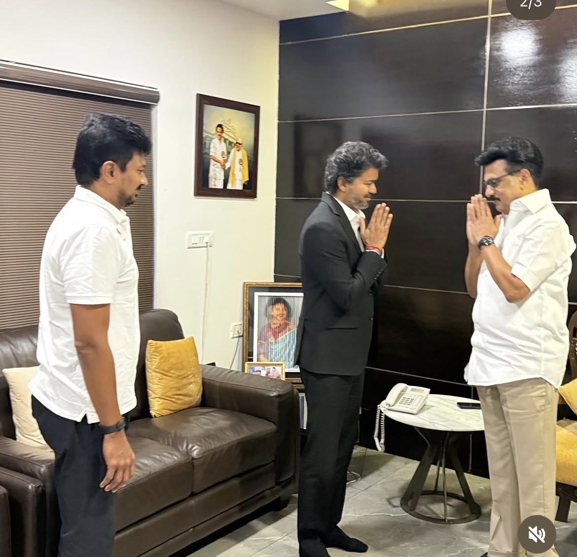 premjourn's tweet photo. சென்னை ஆழ்வார்பேட்டையில் அமைந்துள்ள தி.மு.க தலைவர் மு.ஸ்டாலின் வீட்டிற்கு வருகை தந்த முதலமைச்சர் விஜய்யை ஆரத்தழுவி வரவேற்றார் மு.க.ஸ்டாலின். 

#DMK #MKS #MKStalin #Vijay @mkstalin @actorvijay @TVKHQITWingOffl https://t.co/nlodJFlBCy