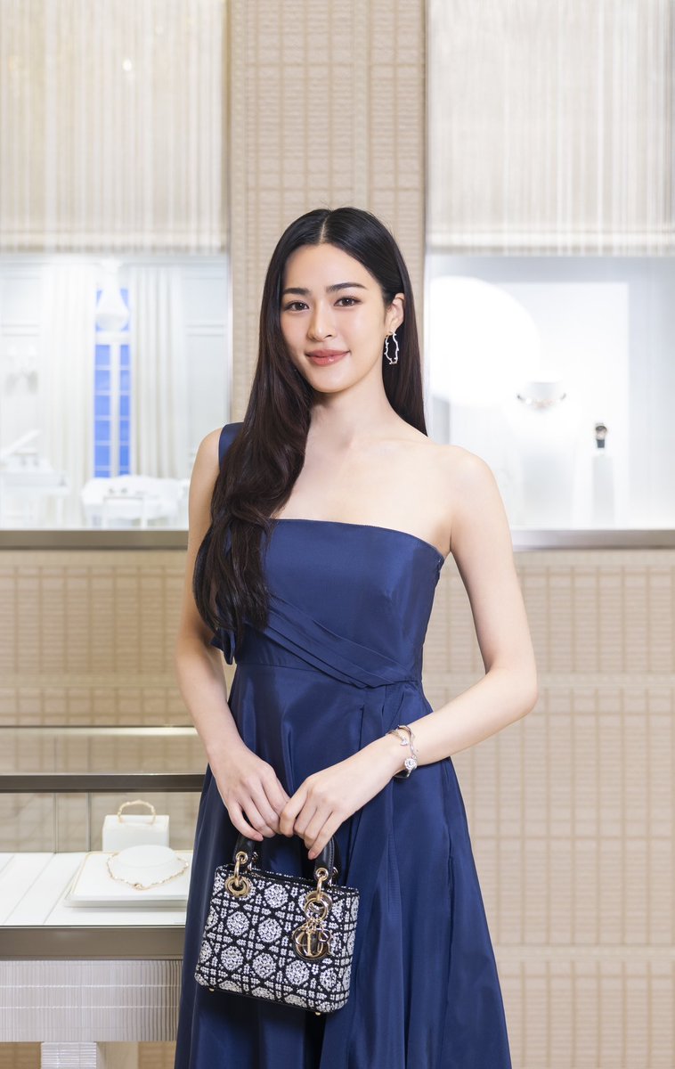 MOST BEAUTIFUL WOMAN 2026  👑✨
Current Rankings

1️⃣ 🇹🇷 Su Burcu Yazgı Coşkun — 9,34,339 votes  
2️⃣ 🇹🇭 Lingling Sirilak — 9,05,725 votes  
3️⃣ 🇹🇭 Orm Kornnaphat — 2,31,391 votes  
4️⃣ 🇺🇸 Sydney Sweeney  
5️⃣ 🇹🇷 Yağmur Yüksel  
6️⃣ 🇹🇷 Ilsu Demirci  
7️⃣ 🇺🇸 Scarlett Johansson  
8️⃣ 🇨🇳