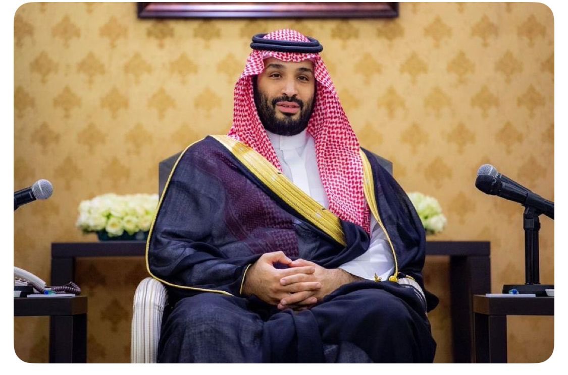 fahidalajmii's tweet photo. #محمد_بن_سلمان_رجل_الدولة

في زمنٍ تتسارع فيه الأزمات وتضطرب فيه المواقف، لا تُقاس قوة القادة بحدة الخطاب ولا بضجيج المنابر، بل بقدرتهم على حماية الأوطان وتثبيت الاستقرار وسط العواصف. وهذا ما جعل تجربة سمو ولي العهد الأمير محمد بن سلمان نموذجًا مختلفًا في إدارة الملفات السياسية والأمنية والاقتصادية.

النجاح الحقيقي لا يُصنع بردود الأفعال المتسرعة، بل يُبنى على الحكمة، وقراءة المشهد بدقة، والقدرة على اتخاذ القرار في اللحظة المناسبة. وقد أثبتت المملكة بقيادتها الحالية أن الدولة القوية ليست تلك التي ترفع الصوت، بل التي تفرض احترامها بالفعل، وتحمي مصالح شعبها بعقل الدولة لا بانفعال اللحظة.

ما يميز السياسة السعودية اليوم أنها تعتمد على التوازن، وحماية الاستقرار، وتغليب المصلحة العليا، مع الحفاظ على هيبة القرار وقوة الحضور الإقليمي والدولي. لذلك أصبحت الرياض مركزًا لصناعة التهدئة، ومحورًا أساسيًا في كثير من الملفات الكبرى التي يشهدها العالم.

لقد نجحت المملكة في تحويل الحكمة السياسية إلى قوة مؤثرة، وأثبتت أن القائد الحقيقي هو من يُجنّب وطنه الفوضى، ويحفظ أمن شعبه، ويقود بلاده بثبات نحو المستقبل مهما تعاظمت التحديات.

المستشار في الإعلام الرقمي
عضو هيئة الصحفيين السعوديين
د. فهيد بن سالم آل شامر العجمي