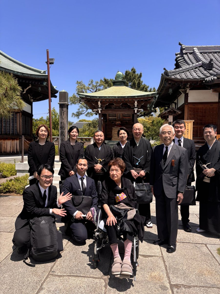 emba_info's tweet photo. 昨日は師匠十三回忌法要

恙無く営むことができました

家族も一門も増え

賑やかに

師匠にも久々にお会いできた思いです https://t.co/PHXOEzZuz1